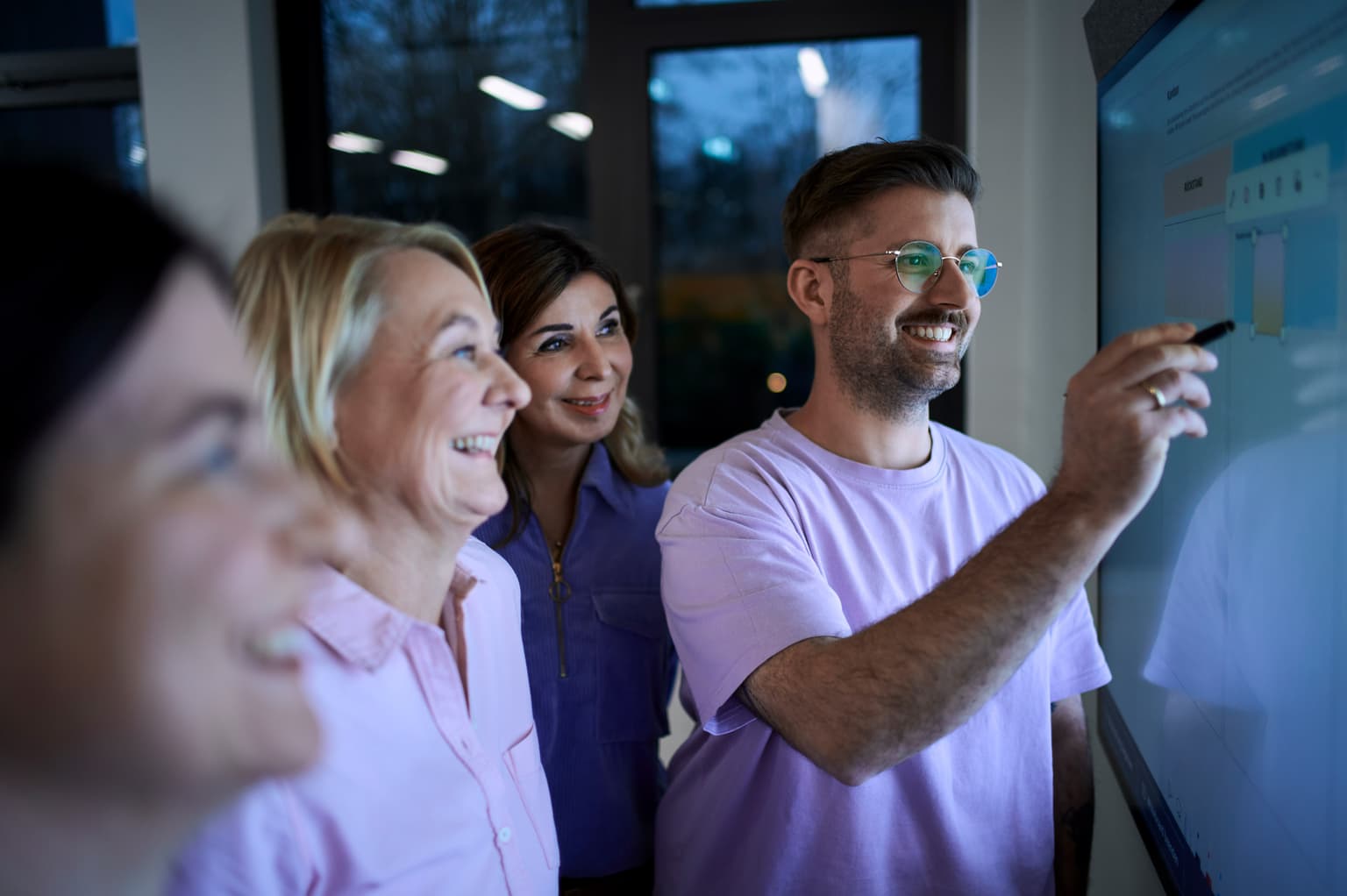 Digitales Arbeitsumfeld Deutsche Glasfaser. Interaktive Board