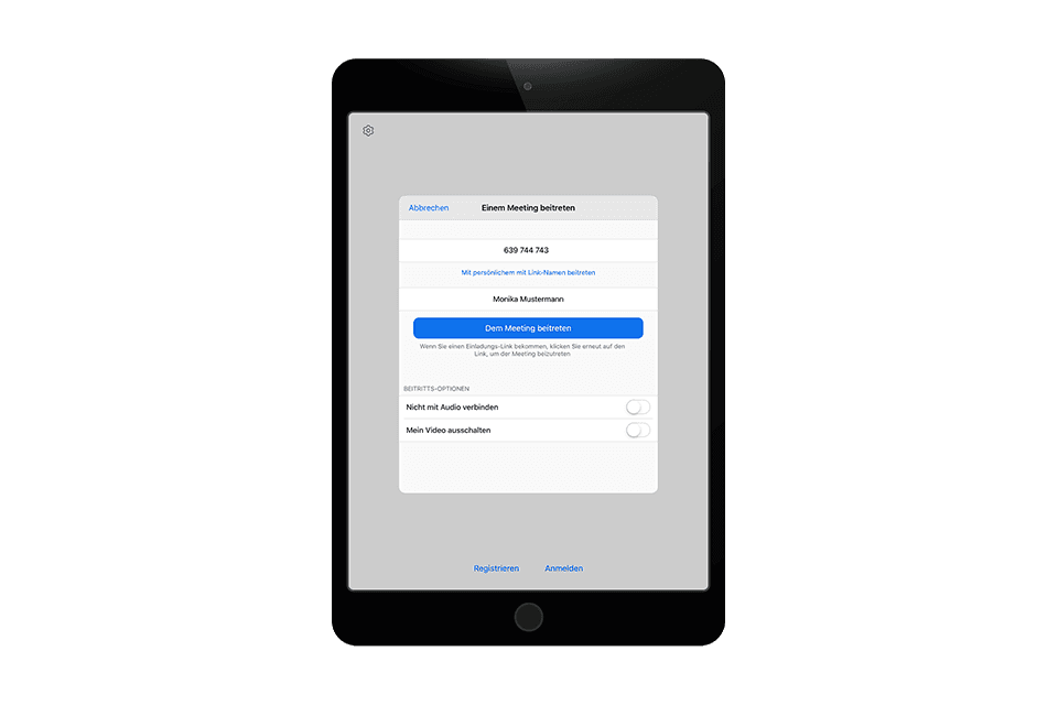 Tablet-Bildschirm mit Anmeldeformular für ein Online-Meeting, zeigt Meeting-ID und Beitrittsoptionen für Monika Mustermann.