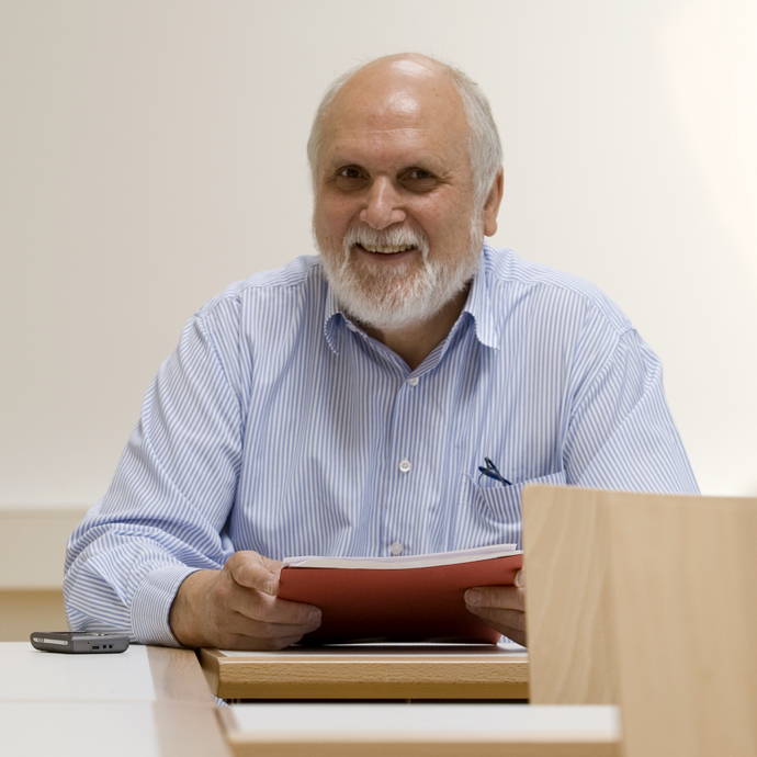 Porträtfoto von Professor Waldemar Stange