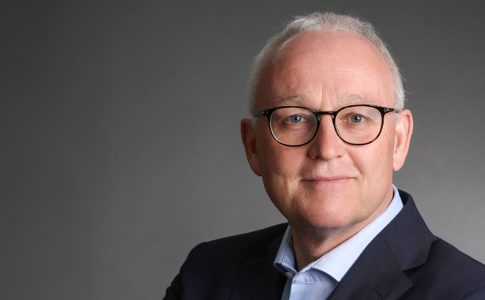 Porträt Dr. Stefan Ostrau